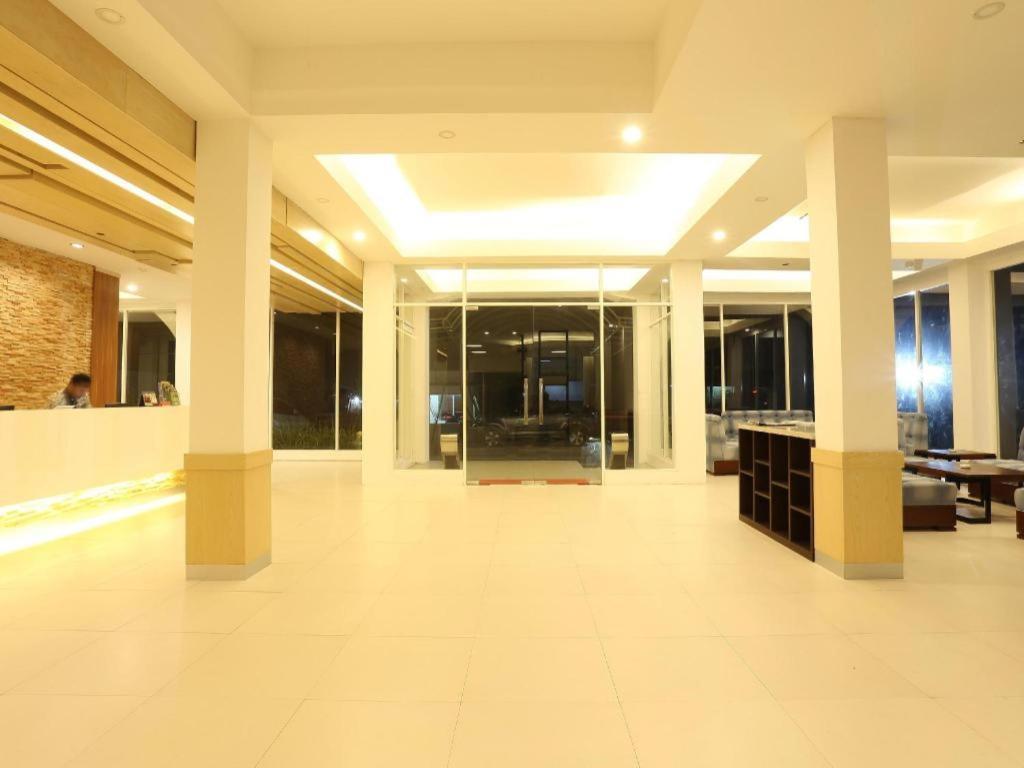 Fovere Hotel Palangkaraya Exterior photo