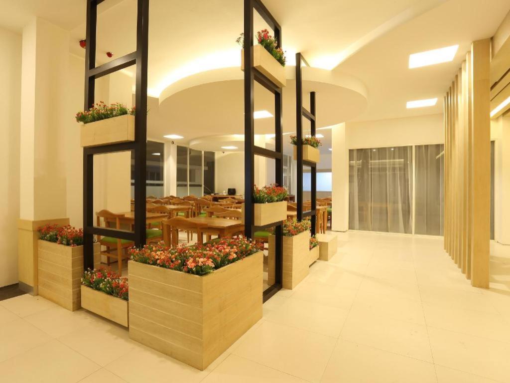 Fovere Hotel Palangkaraya Exterior photo