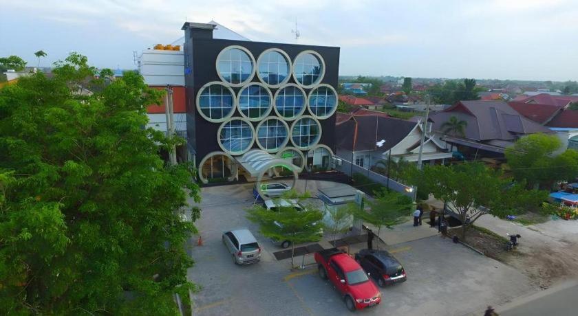Fovere Hotel Palangkaraya Exterior photo